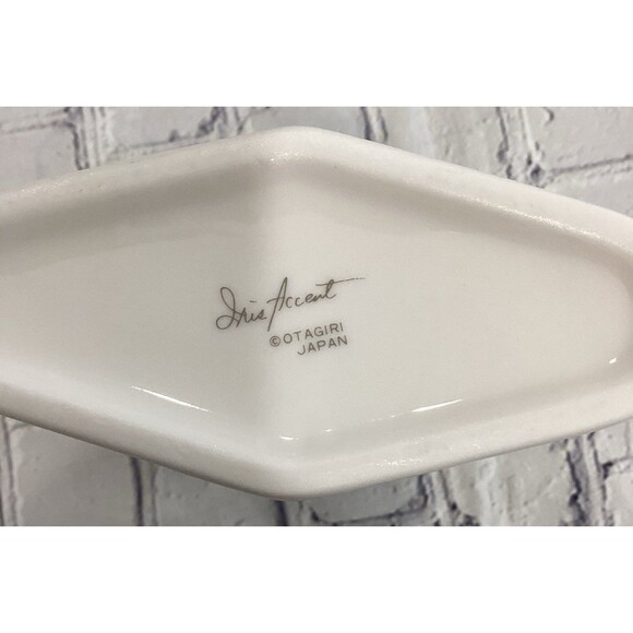 Otagiri Japan Gold Trimmed Iris Accent 7” x 4” (approximately) Vase. - Picture 10 of 10